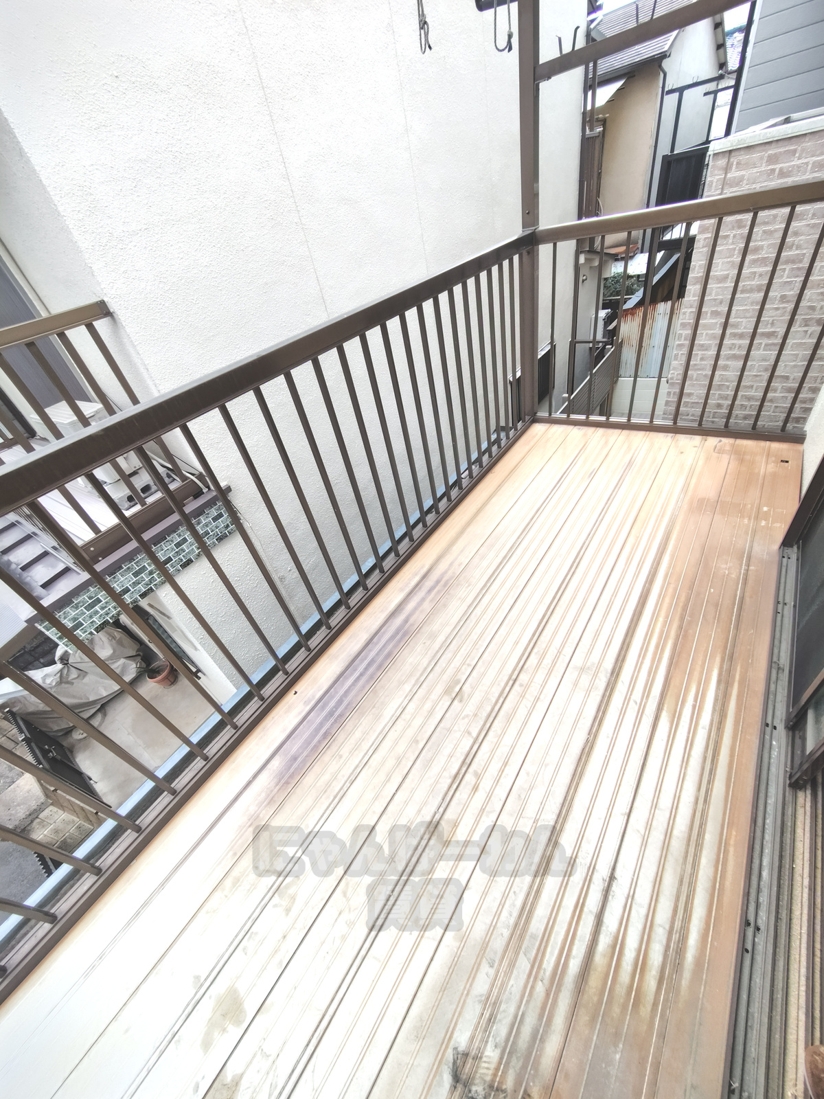 京都府八幡市の賃貸物件 ベランダ バルコニー 物干し金具 ウッドデッキ調の床 ペット可