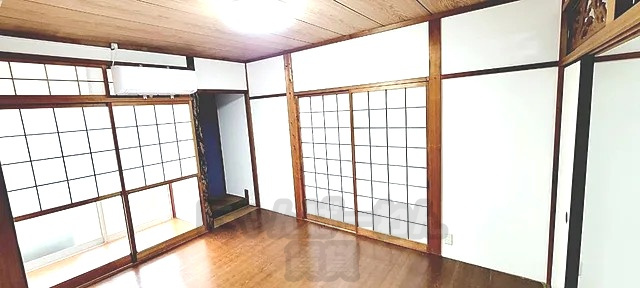 京都府宇治市広野町尖山の犬猫ペット可賃貸の居室（板間・障子・エアコン設置の別角度）