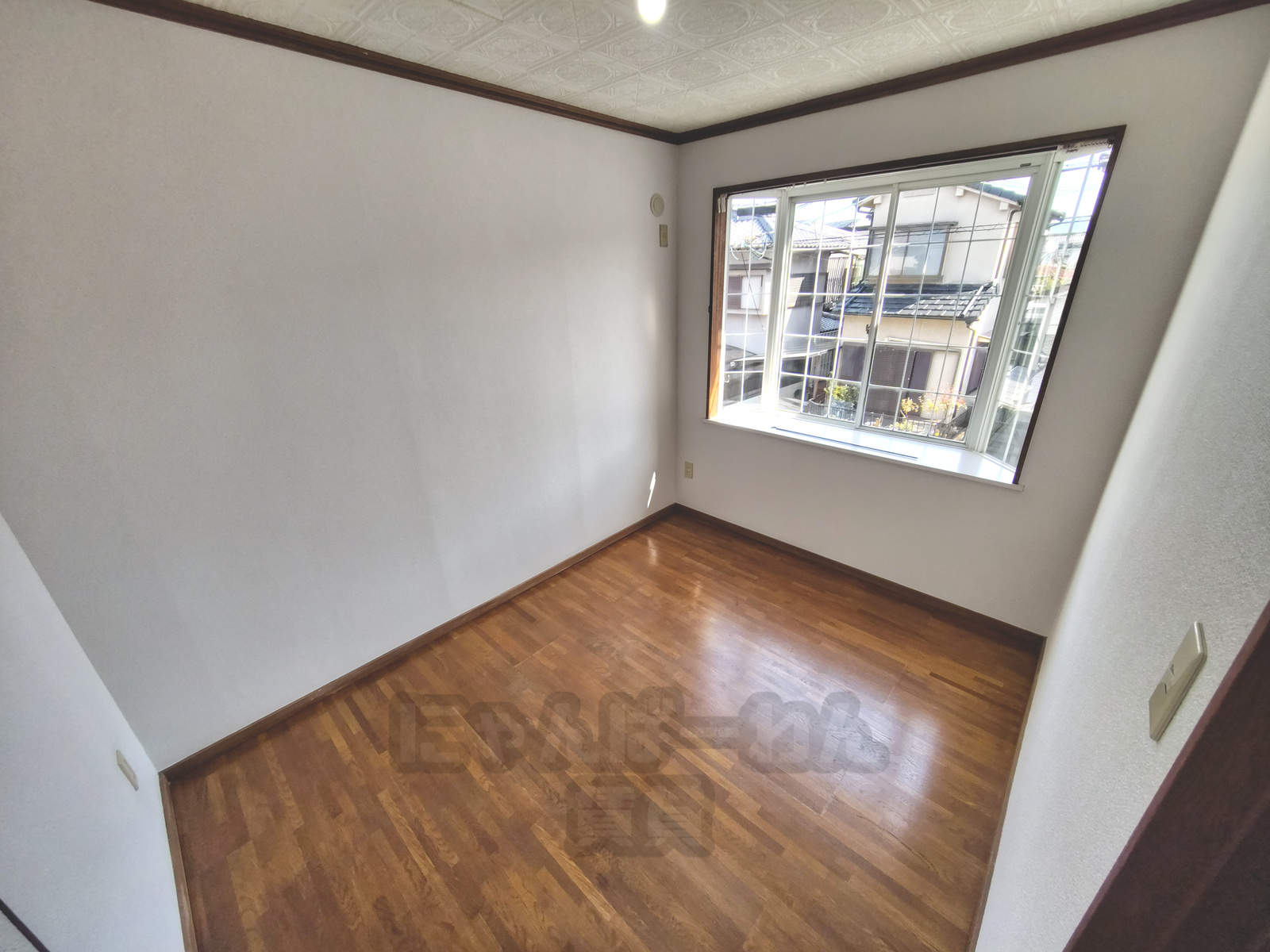 京都府宇治市神明石塚のペット可（犬・猫）賃貸物件の洋室・フローリングと出窓