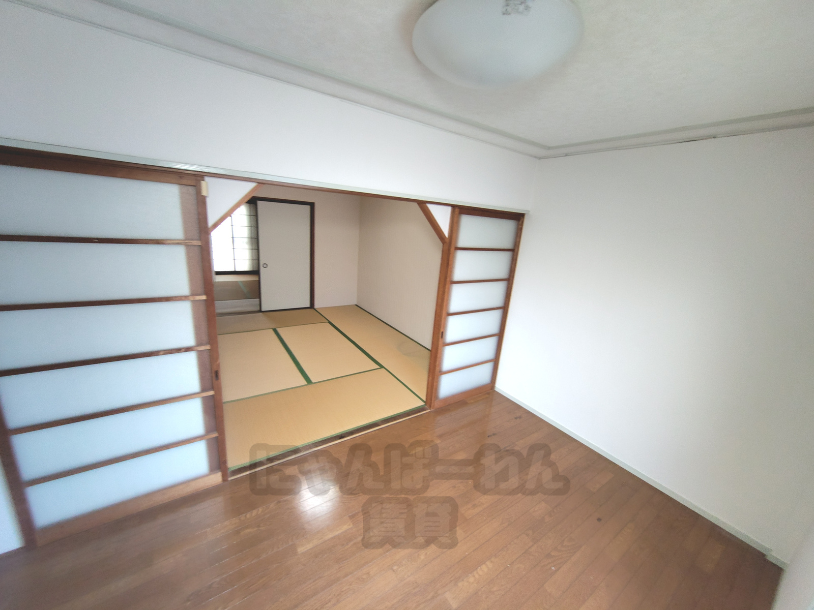 京都府宇治市小倉町久保のペット可（犬・猫）賃貸：フローリングの部屋からふすま越しに続く和室